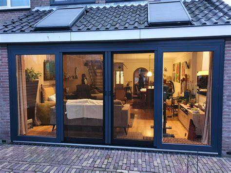 Illustratie van een woning met kunststof kozijnen en schuifpuien