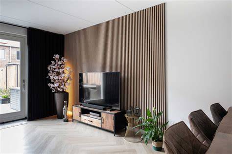 interieur met glaswand en akoestische panelen