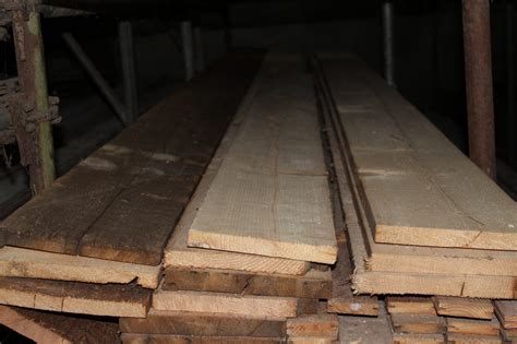 Diverse eikenhouten vloerplanken in verschillende afwerkingen en breedtes