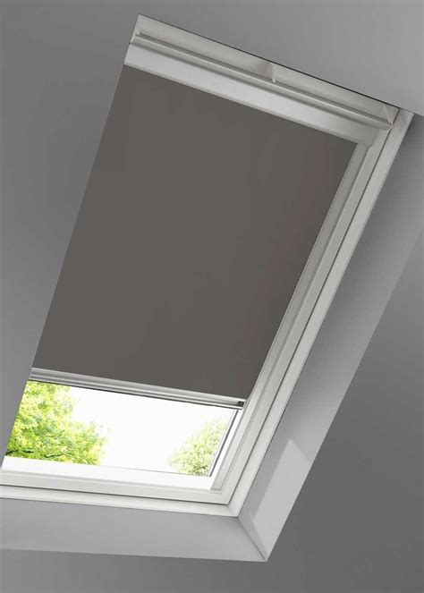 Voorbeeld afbeelding van een Velux dakraam met verduisterend rolgordijn