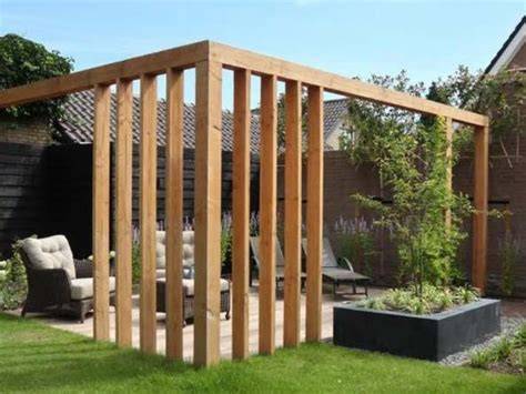 Frame met 5x5 cm regels tussen palen