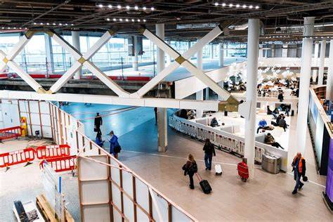 Schets nieuwe Terminal Zuid en vernieuwde pieren