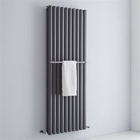 Een overzicht van verschillende kleine radiatoren, variërend in stijl en afmeting, geschikt voor diverse ruimtes.