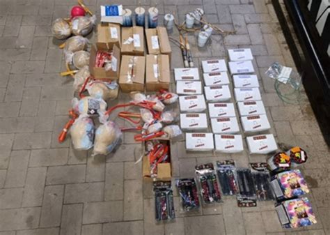 Illegaal vuurwerk in beslag genomen zakken en dozen