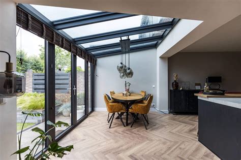 Illustratie van een op maat gemaakte 3D-tekening van een serre aan een woning.