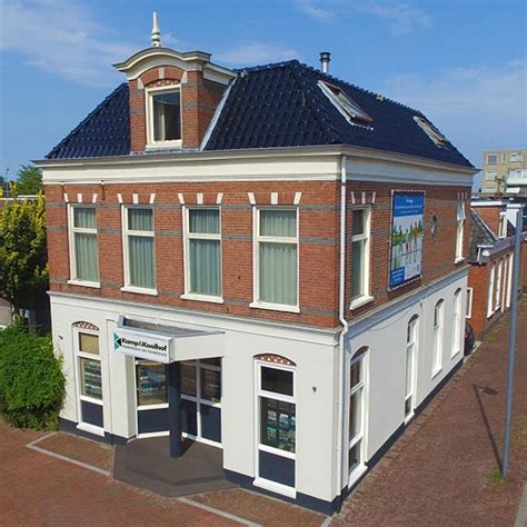 Afbeelding van een karakteristiek horecapand in Tegelen met terras en zonnige gevel