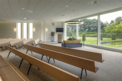 Foto van de vernieuwde entree van het crematorium in Almelo