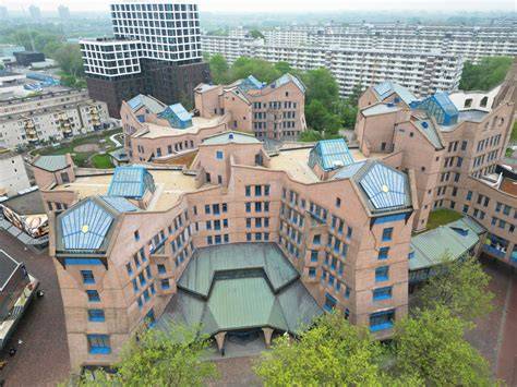 Foto: Zandkasteel Amsterdam Zuidoost met horeca en groene ruimten