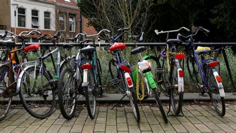Infographic die de nieuwe voorschriften voor fietsparkeren en klimaatmaatregelen in Gent toelicht.