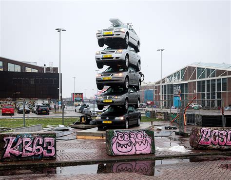 Diagram dat de montage en het legen van de stofbox illustreert