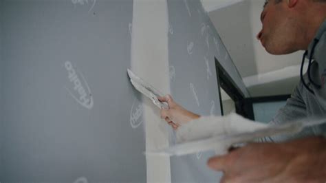 Illustratie van verschillende gereedschappen voor gipsplaat afwerking