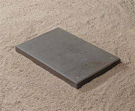 Illustratie: Overzicht van 40x60 cm betontegel met 6 cm dikte, facetrand en mogelijke legpatronen