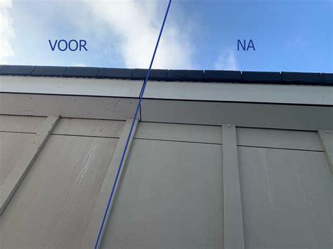 Afbeelding van het reinigen van Trespa platen met zachte borstel en schoonmaakmiddel