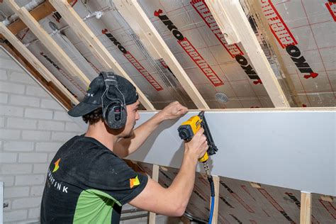 Illustratie van PIR-platen en bevestigingsmaterialen