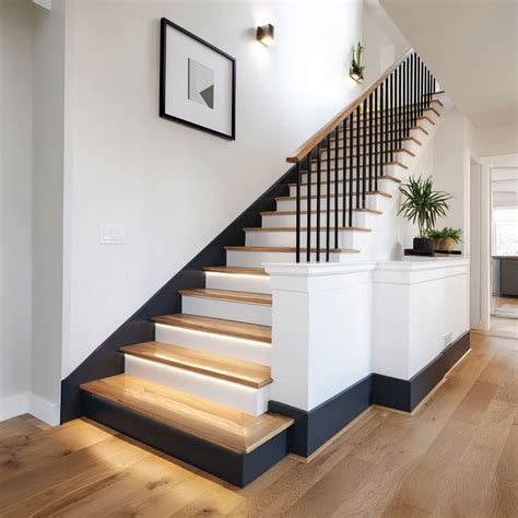 Illustration of a staircase with laminaat treads and matching skirting boards