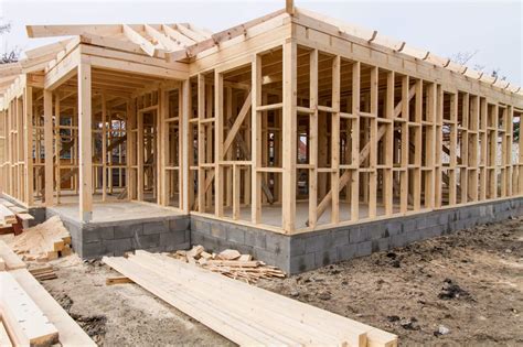 Afbeelding: vergelijking houtskeletbouw vs breedplaatvloer
