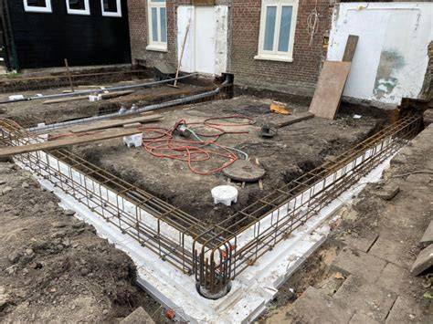 Diagram: Staenisrooster en drainage-mortel op de fundering