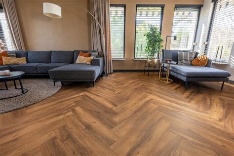 Kleurenspectrum: Voorbeelden van lichte, medium en donkere laminaatkleuren