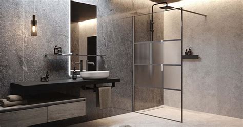 Diverse doucheoplossingen, waaronder inloopdouches en complete badkamers