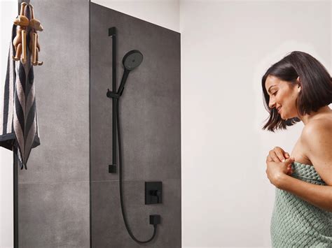 Moderne douchekranen en regendouches van GROHE en Atlantic