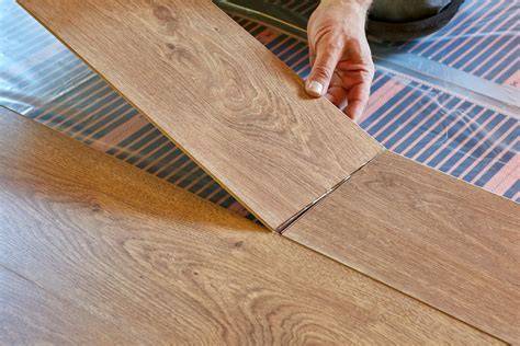 Video: Klik- en leginstructies voor eiken laminaat installatie