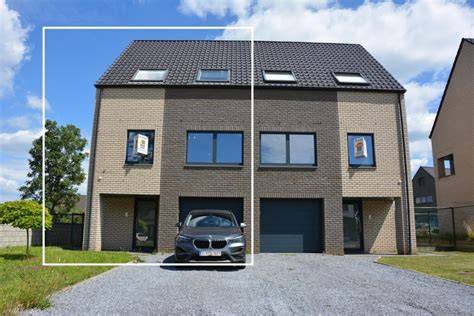 Inpandige garage en woonentree met technische ruimte en dubbele beglazing