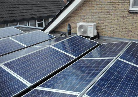 Zonnepanelen en warmtepomp als kern van de renovatie