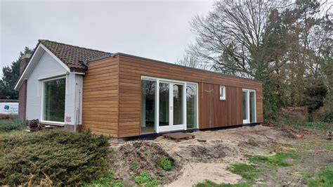 Infographic over prefab bouwen met korte uitleg en processtappen