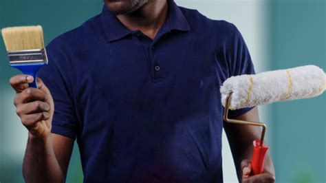 Gereedschap voor het aanbrengen van voorstrijk: roller, kwast en drukspuit