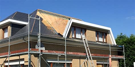 Voorbeelden van houten dakbedekking in verschillende bouwstijlen
