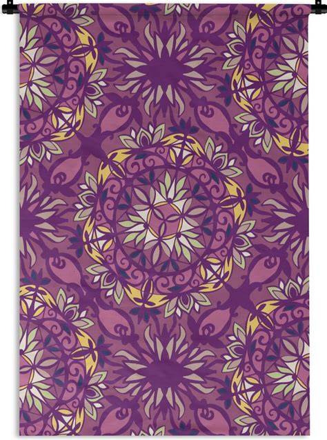 Visualisatie van roze muurcombinaties met bloemen en geometrische patronen