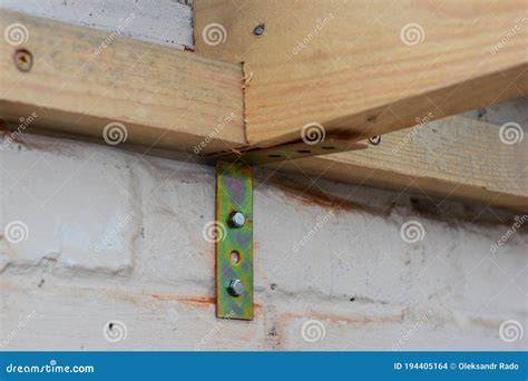 Flitch beam concept met houten balken en metalen versterking