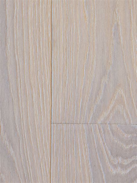 Voor-en-na foto van een eiken vloer behandeld met witte onderhoudsolie