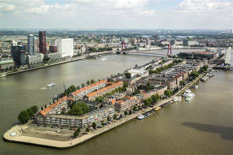 Infographic over Noordereiland: oorsprong, Koningshaven, Van der Takstraat, en monumentale panden langs Maaskade