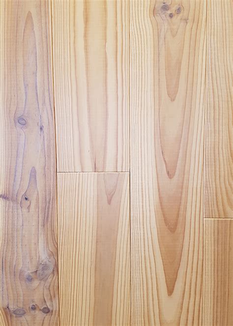 Gedetailleerde foto van de textuur van een grenen houten vloer met zichtbare noesten en houtnerf