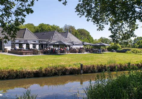 Afbeelding van het terras en de Posbank-omgeving bij De Ruif