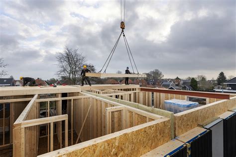 Grafiek die de energieprestaties (E-peil) van houtskeletbouw vergelijkt met traditionele bouw.