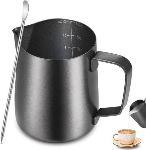 Praktische maataanduiding voor koffie-uitloop en melkbekers