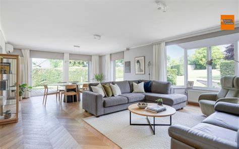Diagram: CT200 met adapters en radiatorkranen in een huis met meerdere kamers