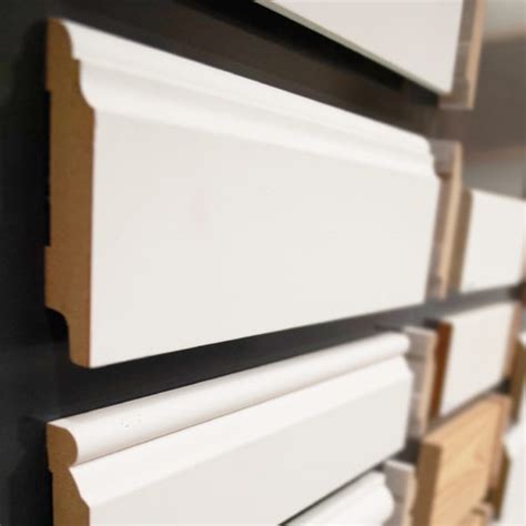 Overzicht van verschillende profielen van MDF plinten.