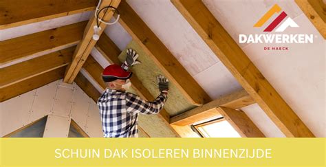 Illustratie van het isoleren van een hellend dak aan de binnenzijde.