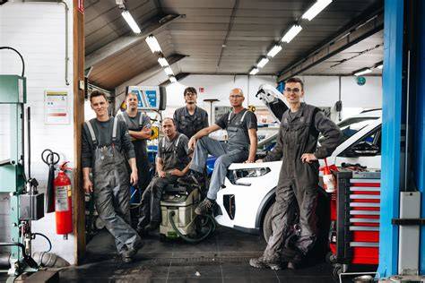 Teamfoto en werkplaats