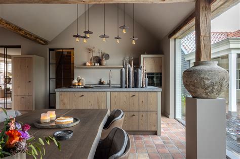 drie traprenovatie-stijlen: modern, landelijk, strak