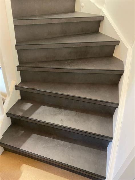 overzicht: materialen en afwerkingen traprenovatie (betonlook, marmerlook, hout)