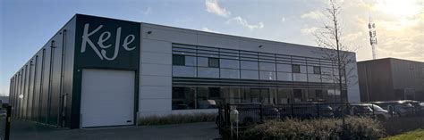 Een overzicht van de verschillende KeJe raamoplossingen toegepast in de woning uit 1968, zoals plissédeuren en lamellen.