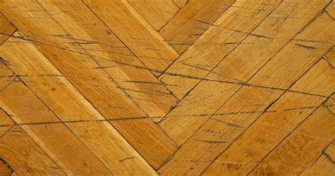 Infographic: Stappenplan krassen verwijderen uit hout