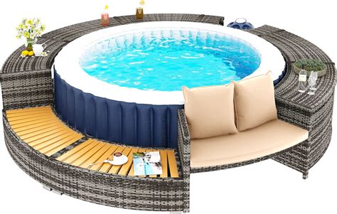 Illustratie van een bubbelbad met zichtbare waterjets en bubbels