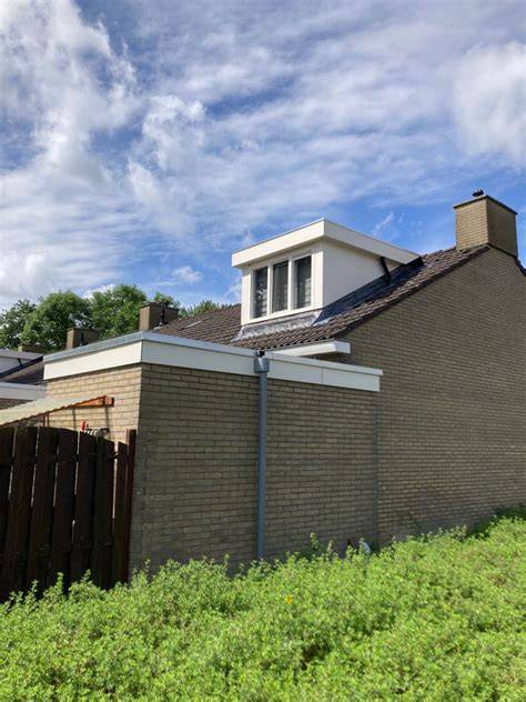 Foto collage: Voorbeelden van Beverwijkse dakkapellen en afgeronde projecten