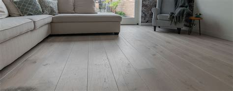 Collage van verschillende populaire lamineerkleuren zoals beige, bruin, eiken, grijs, white wash en zwart.