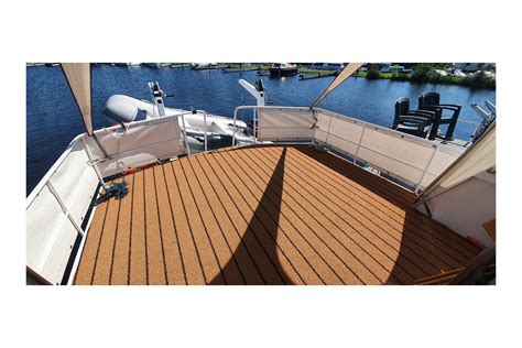 Voorbeeld van buitentapijt op een bootdek